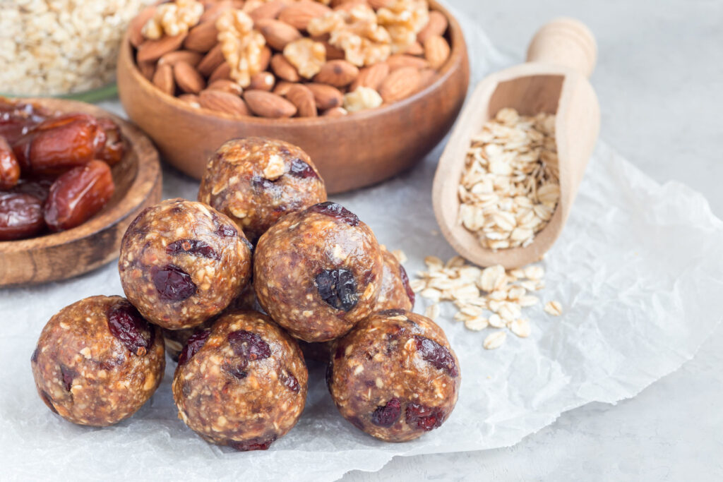 Riešutų ir džiovintų vaisių rutuliukai / 123RF.com nuotr.