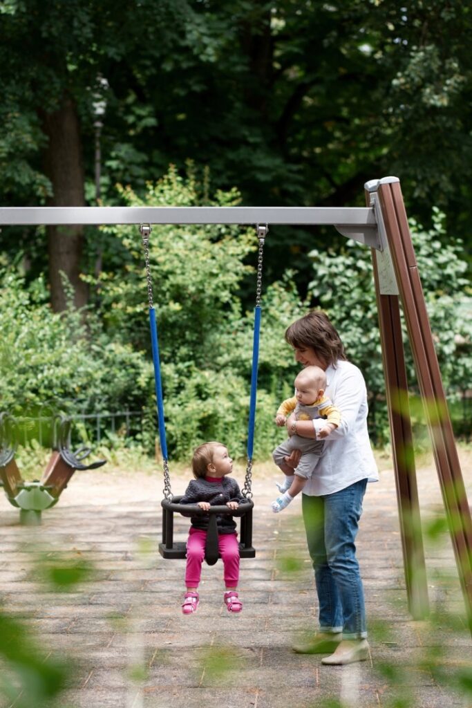 Prof. imunologė Aurelija Žvirblienė su anūkais / Dovaldės Butėnaitės nuotr.