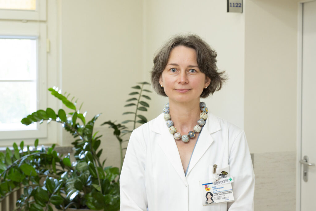 Onkologijos ir hematologijos klinikos Onkologijos skyriaus vadovė, gydytoja onkologė chemoterapeutė doc. Rasa Jančiauskienė / Kauno klinikų nuotr. 