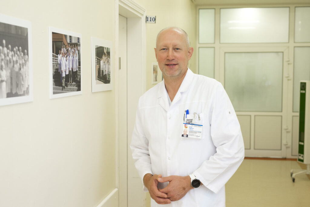 Kauno klinikų Plastinės ir rekonstrukcinės chirurgijos klinikos vadovas prof. Rytis Rimdeika / Kauno klinikų nuotr.