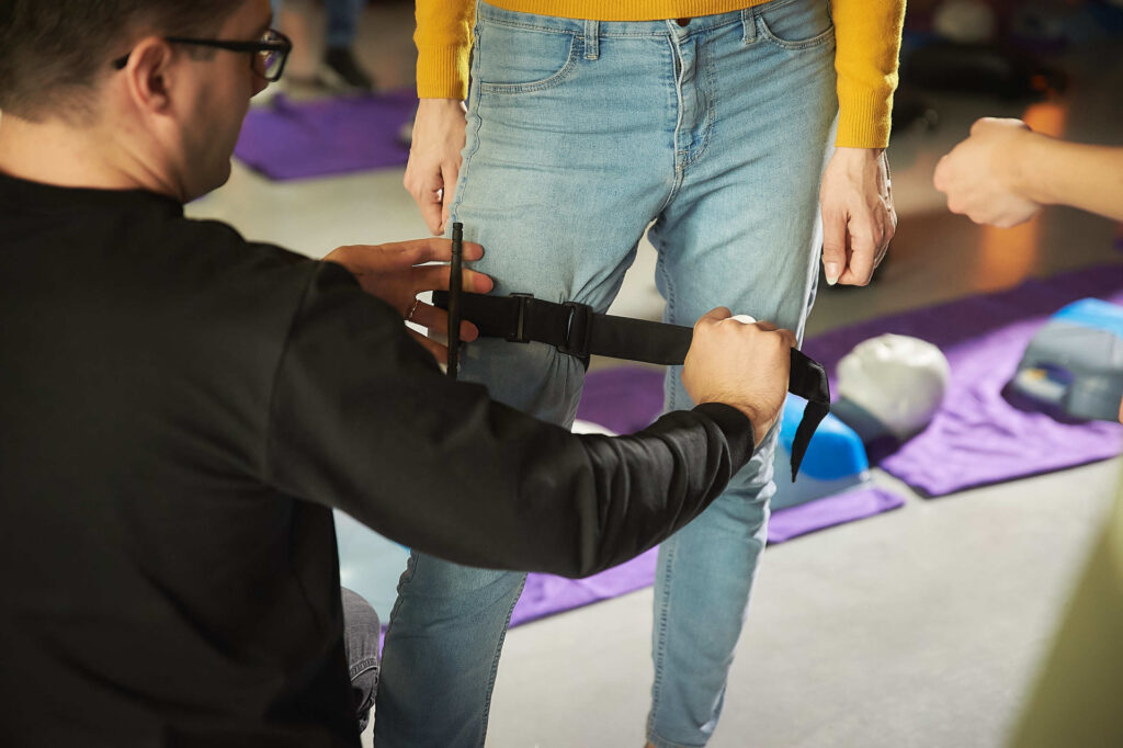 Kaip uždėti turniketą / Imanto Cesliavičiaus nuotr.