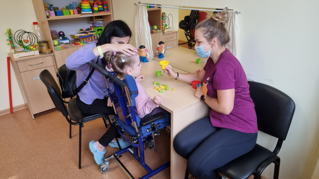 Anot specialistų, vaikai turi neapsakomų galimybių, tad jei teisingai ir ilgai su jais dirbama – rezultatą galima pamatyti.