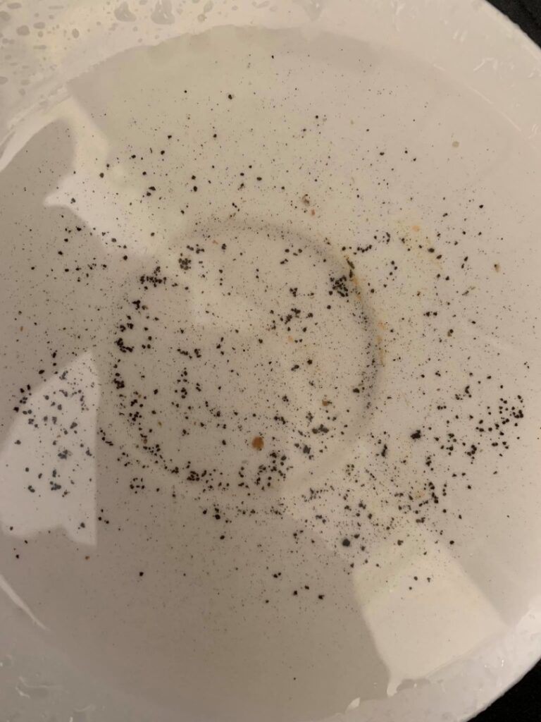 Vilniečiams daugiau nei mėnesį tiekiamas nešvarus geriamas vanduo / Skaitytojos Ramintos nuotr.