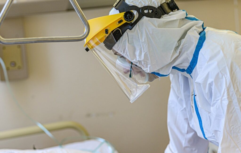 Medikų darbas su COVID-19 pacientais / E.Čebatorienės RVUL nuotr.