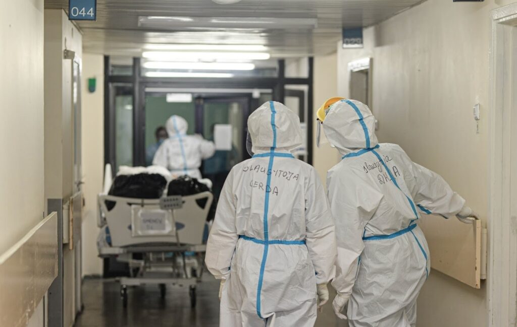 Medikų darbas su COVID-19 pacientais / E.Čebatorienės RVUL nuotr.