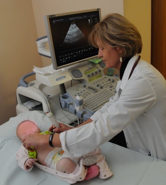 Dr. Rita Sudikienė tyrimo metu / www.santa.lt nuotr.