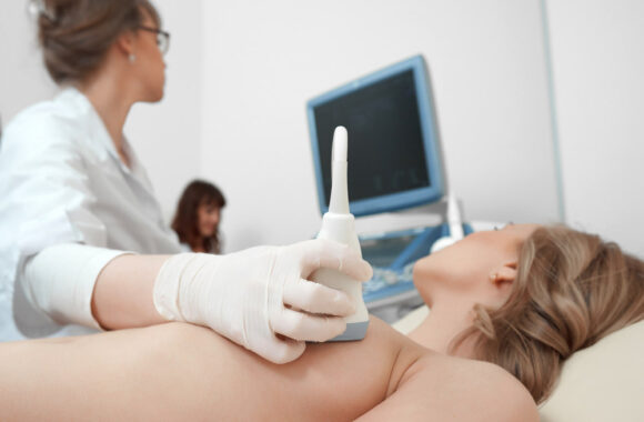 Gydytojas onkologas: „Kai moterys apčiuopia krūtyje darinį, nebūtinai tai reiškia vėžį“