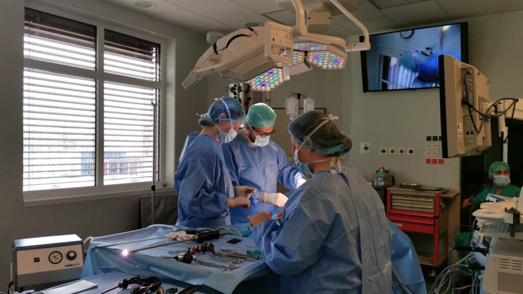 Pacientui inksto transplantacija iš artimojo, t.y. iš gyvo donoro, yra palankesnė sveikatai.
