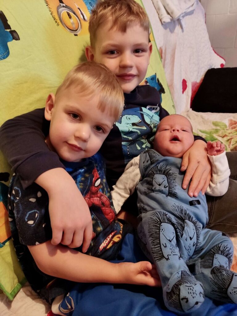 Pandemijos metu ankstuko susilaukusios Robertos Voverienės šeima / Asmeninio albumo nuotr.