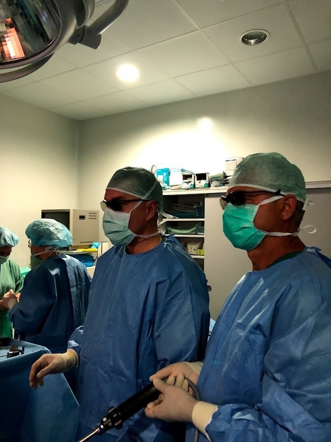 Pirmoji laparoskopinė skrandžio šalinimo operacija truko keturias valandas.