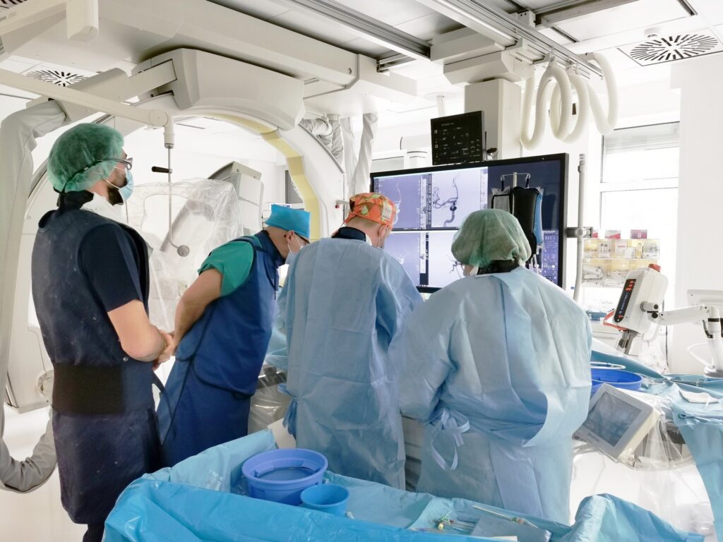 Stento implantacijos operacija / RVUL nuotr.