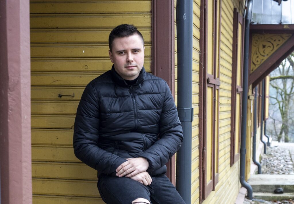 Tomas, 26 m.: Prisipažinsiu, negaliu nustygti vietoje. Nuolat sportuoju, žaidžiu krepšinį, žiemą važinėju snieglente, vasarą pasibalnoju motociklą. Siekiu patirti ir pasiekti daugiau, nei mano „sveikesni“ bendraamžiai.