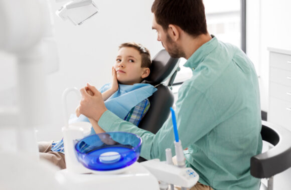 Vaikų dantų traumos vasarą: ką daryti nuskilus ar lūžus dančiui