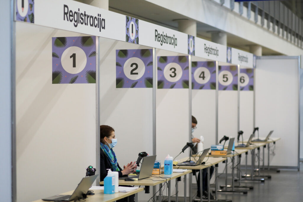 Vakcinavimas, skiepijimas, vakcina nuo Covid-19, skiepai, vakcinacijos centras „Litexpo“ parodų rūmuose / Irmanto Gelūno nuotr.