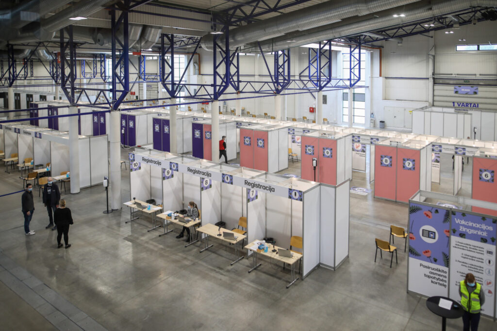 Vakcinavimo centras „Litexpo“ parodų rūmuose Vilniuje / Irmanto Gelūno nuotr.