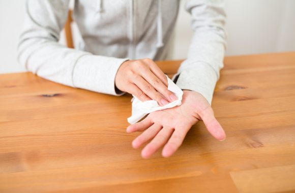 Prakaituoja delnai - ką daryti?