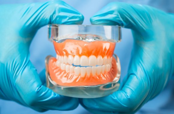 Silikoniniai dantų protezai