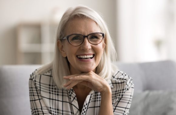 Fiksuoti dantų protezai: sprendimas, keičiantis ne tik šypseną, bet ir gyvenimą