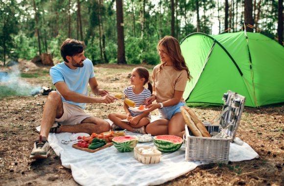Vasaros pavojai skrandžiui: kaip išvengti apsinuodijimų ir infekcijų?