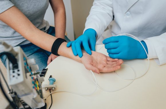 Neurologė išsamiai apie elektroneuromiografinius tyrimus: kas tai ir kada atliekama?