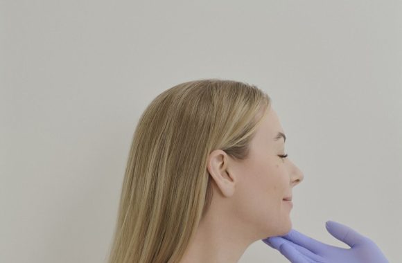 Dermatologas ar kosmetologas: kaip neapsigauti renkantis specialistą?